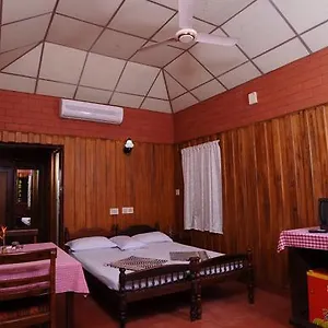 Vembanad Lake Villas Kumarakom